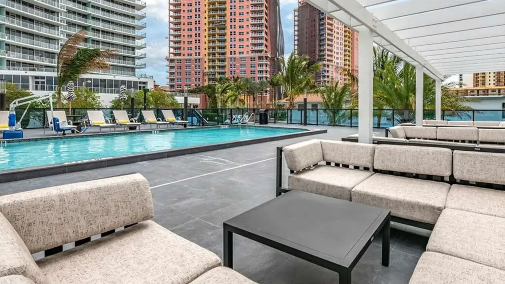 pools-fort-lauderdale-beach-hotels.webp