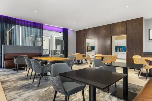 bronx-ny-hotel-lobby-bar